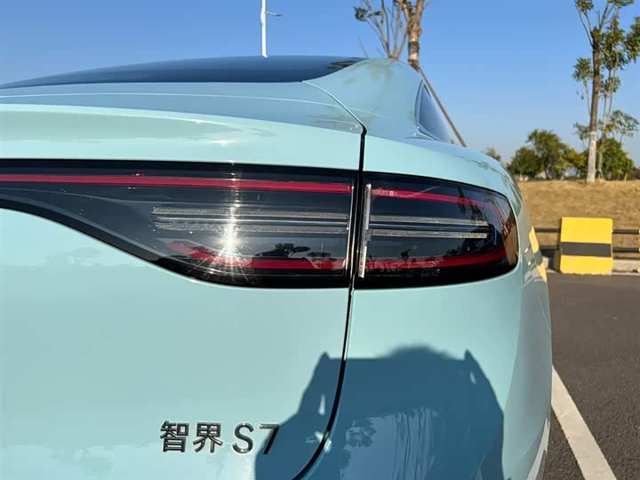 Фото 9 - Luxeed S7