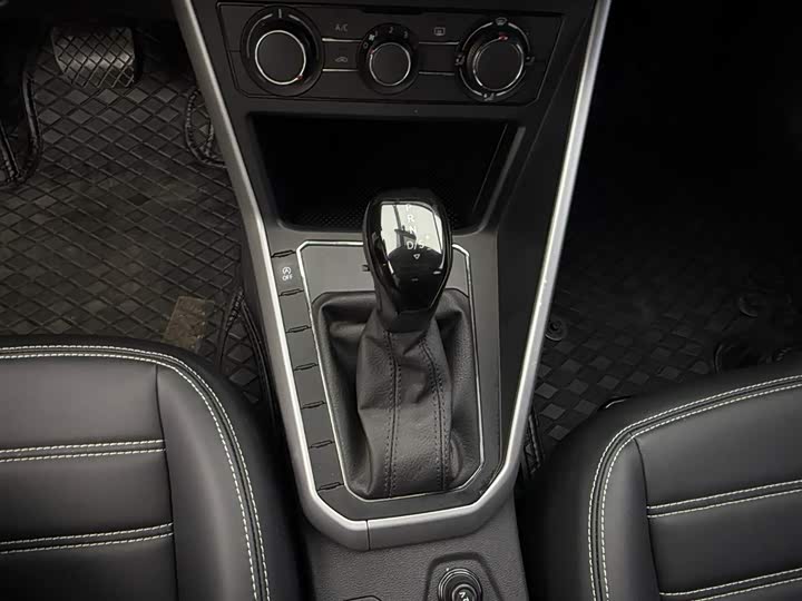 Фото 8 - Volkswagen Polo