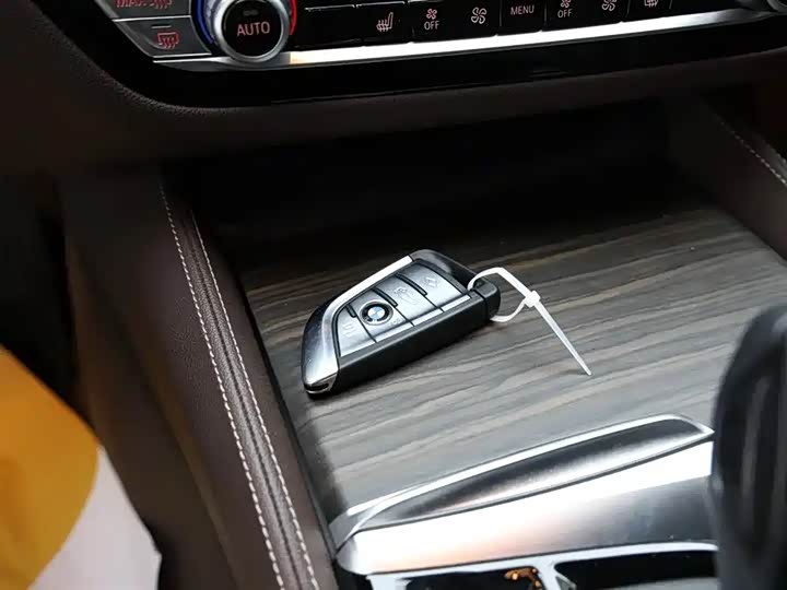 Фото 8 - BMW 5 Series Hybrid