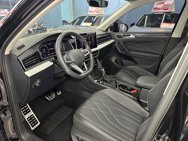 Фото 7 - Volkswagen Tiguan L Pro