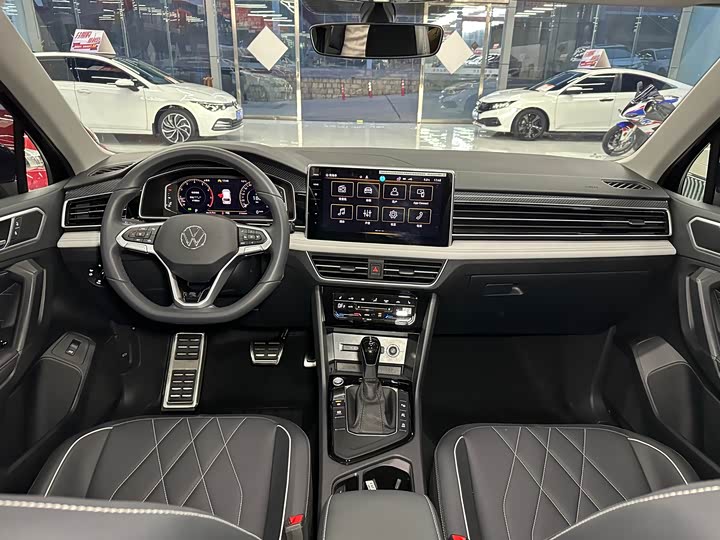 Фото 9 - Volkswagen Tiguan L Pro