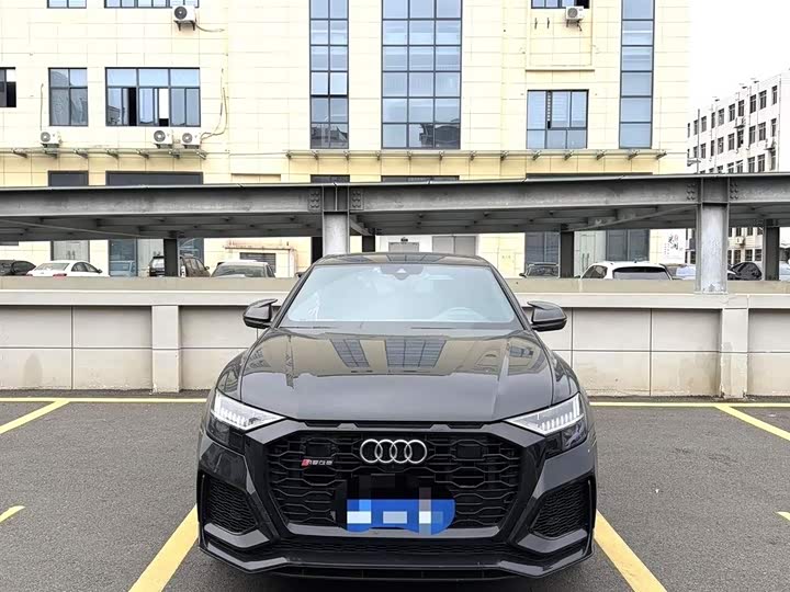 Фото 2 - Audi Q8