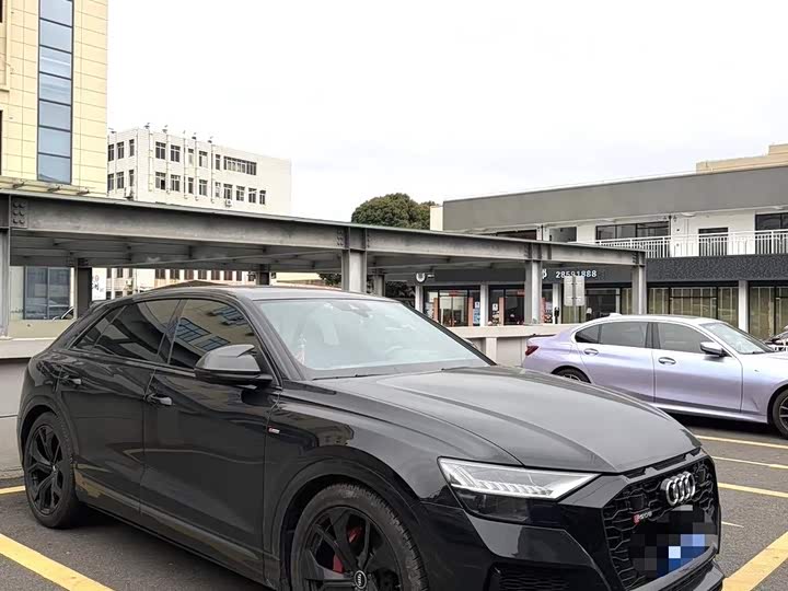 Фото 3 - Audi Q8