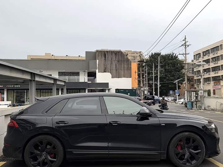 Фото 4 - Audi Q8