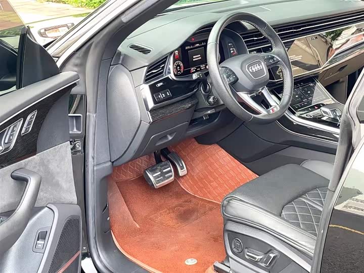 Фото 6 - Audi Q8