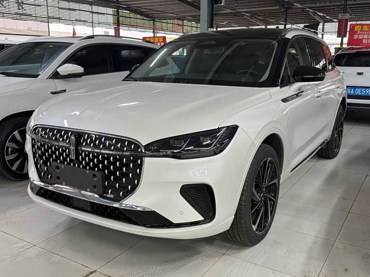 Фото 1 - Lincoln Corsair