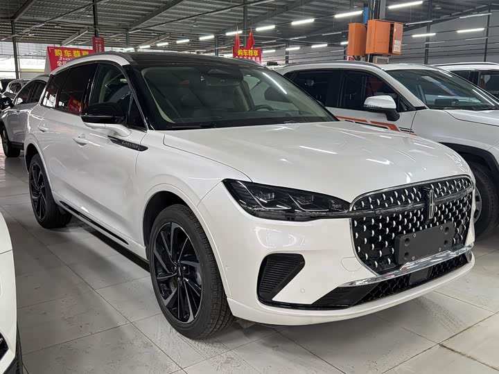 Фото 3 - Lincoln Corsair