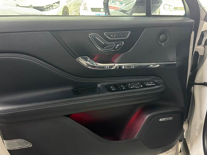 Фото 4 - Lincoln Corsair