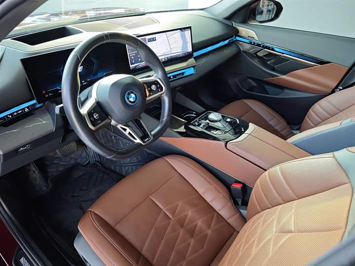 Photo 9 - BMW i5