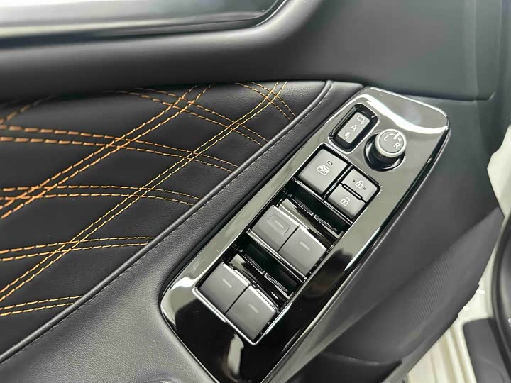 Фото 5 - Toyota Avalon