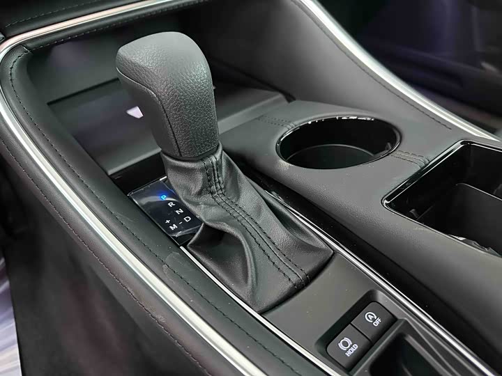 Фото 9 - Toyota Avalon