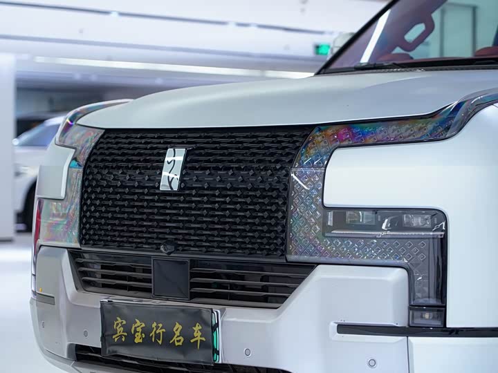 Фото 8 - BYD Yangwang U8