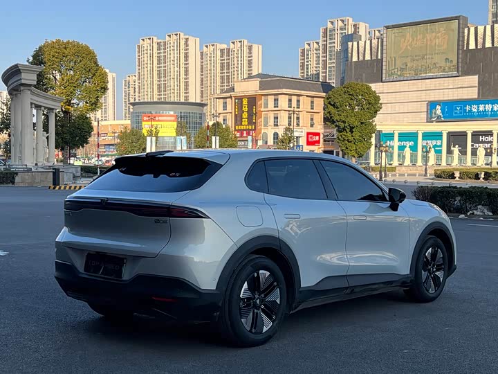 Фото 8 - Changan Deepal S05