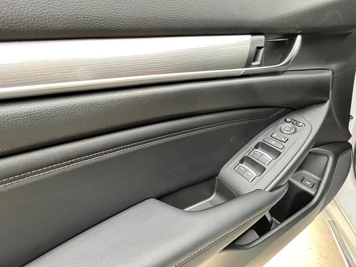 Фото 8 - Honda Accord