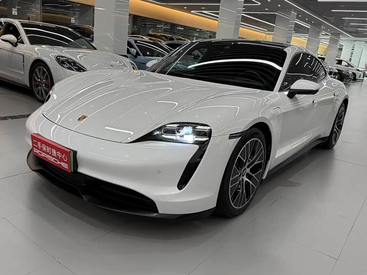 Photo 1 - Porsche Taycan