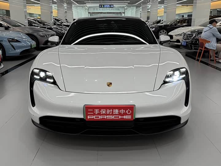 Photo 2 - Porsche Taycan