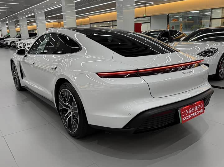 Photo 4 - Porsche Taycan