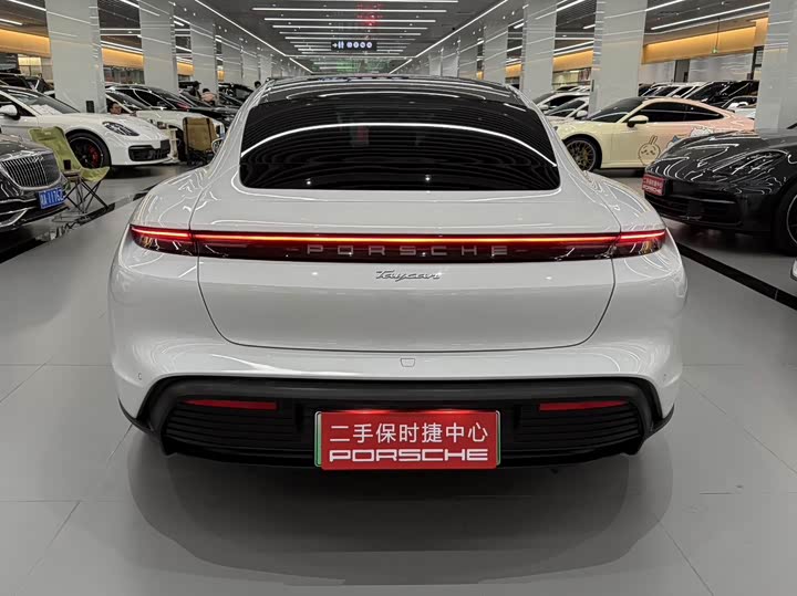 Photo 5 - Porsche Taycan