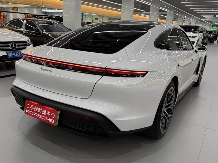 Photo 6 - Porsche Taycan