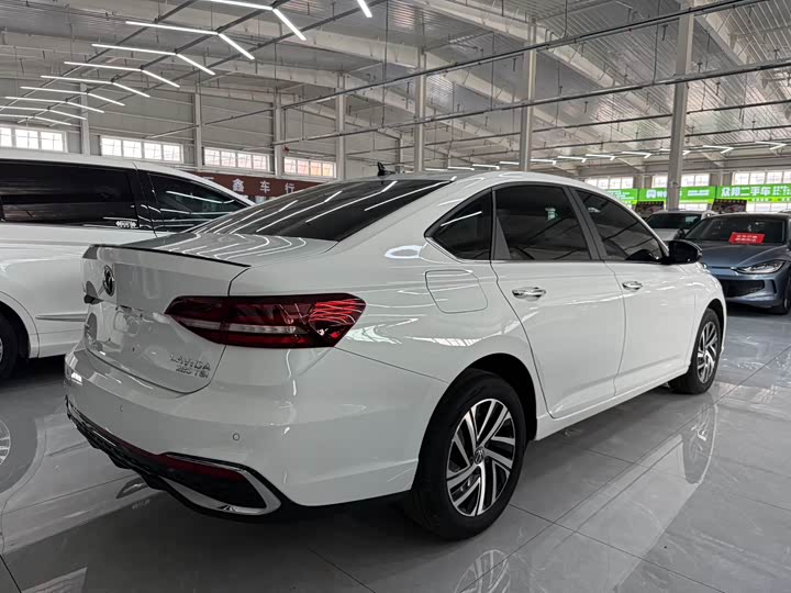 Фото 9 - Volkswagen Lavida