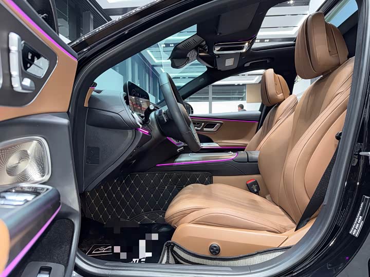 Photo 3 - Mercedes-Benz E-Class