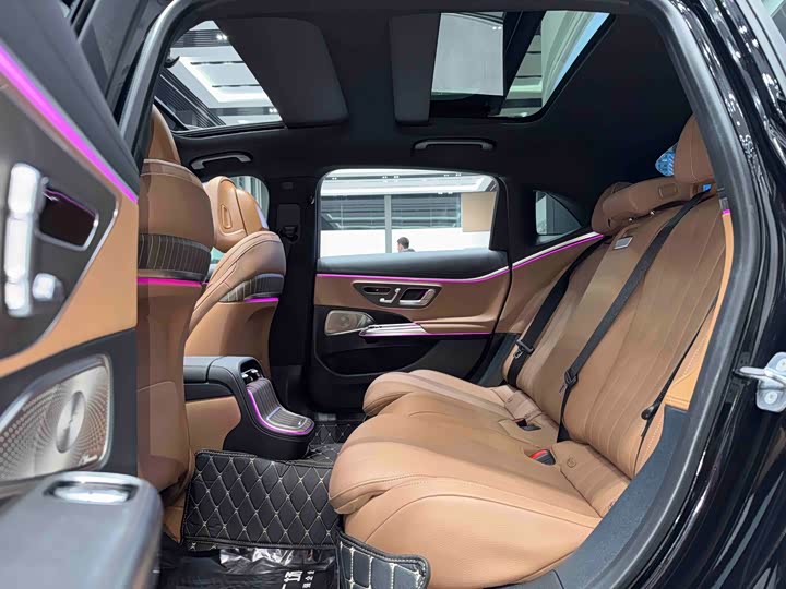 Photo 4 - Mercedes-Benz E-Class