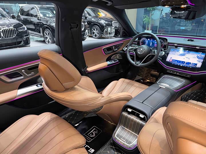 Photo 9 - Mercedes-Benz E-Class