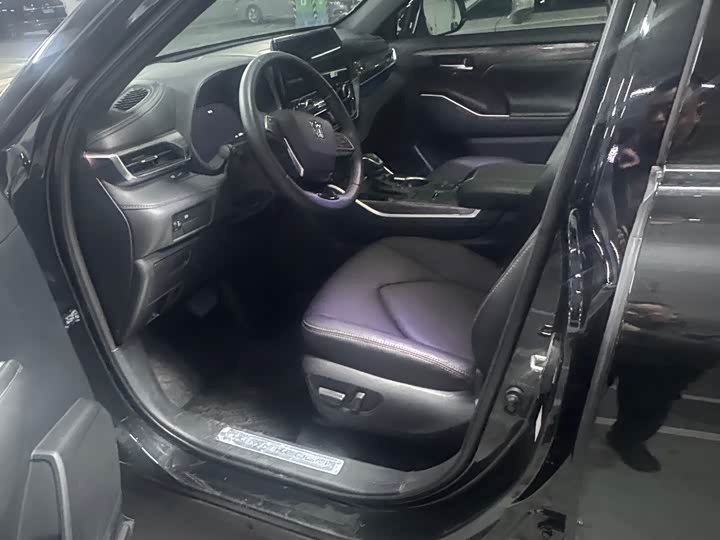 Фото 4 - Toyota Crown Kluger