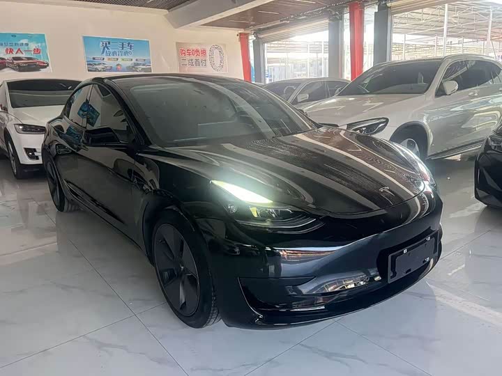 Фото 3 - Tesla Model 3