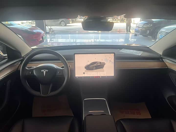 Фото 5 - Tesla Model 3