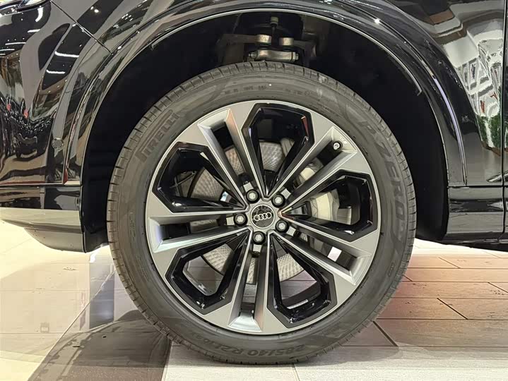 Фото 7 - Audi Q7