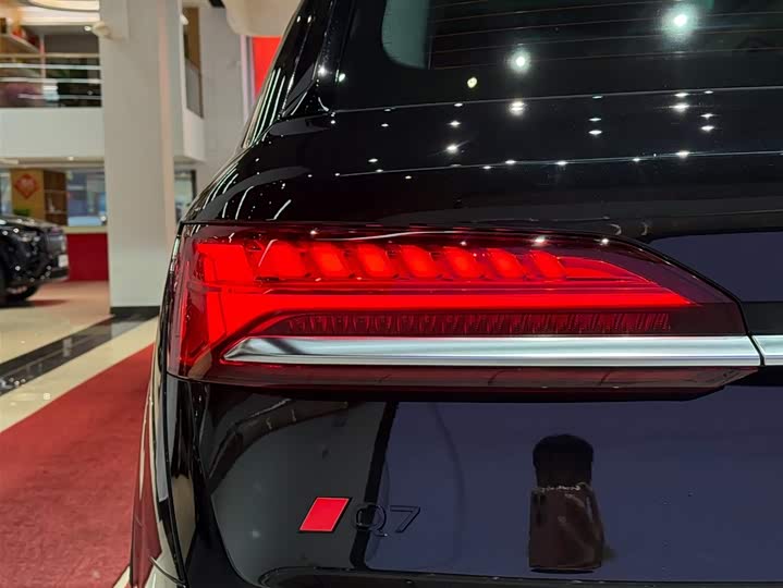 Фото 9 - Audi Q7