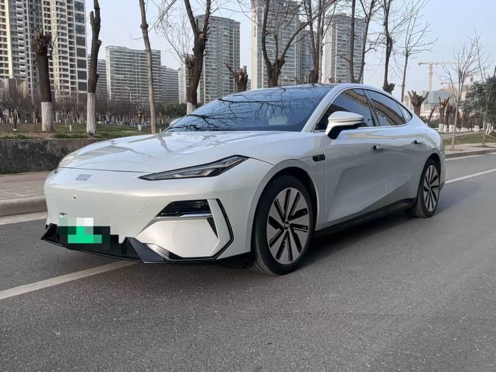 Photo 2 - Geely Galaxy E8