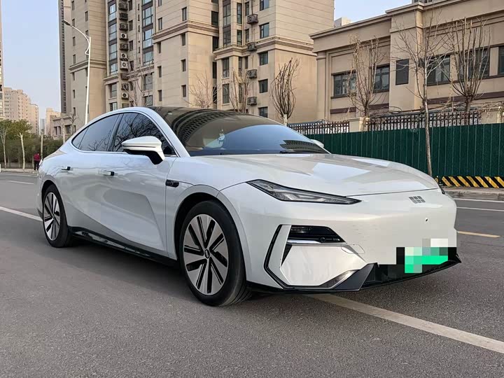 Photo 3 - Geely Galaxy E8