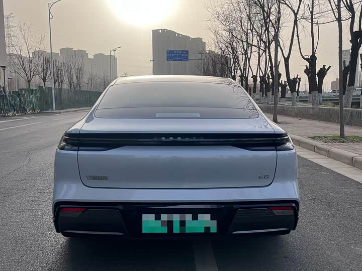 Photo 4 - Geely Galaxy E8