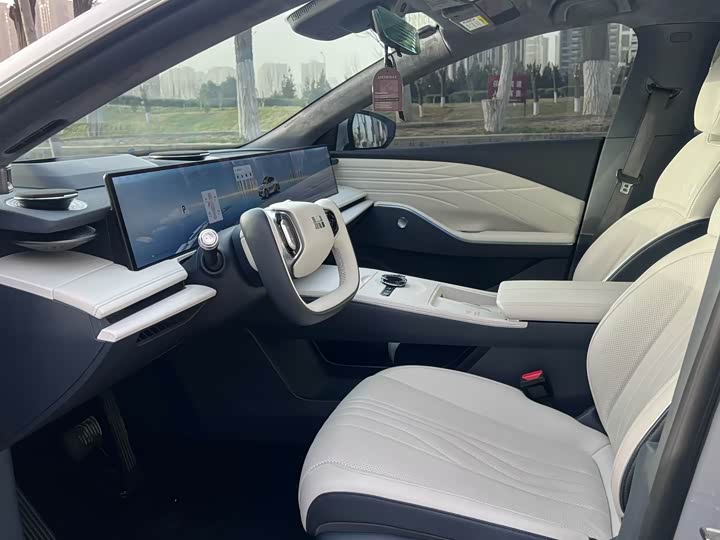 Photo 6 - Geely Galaxy E8