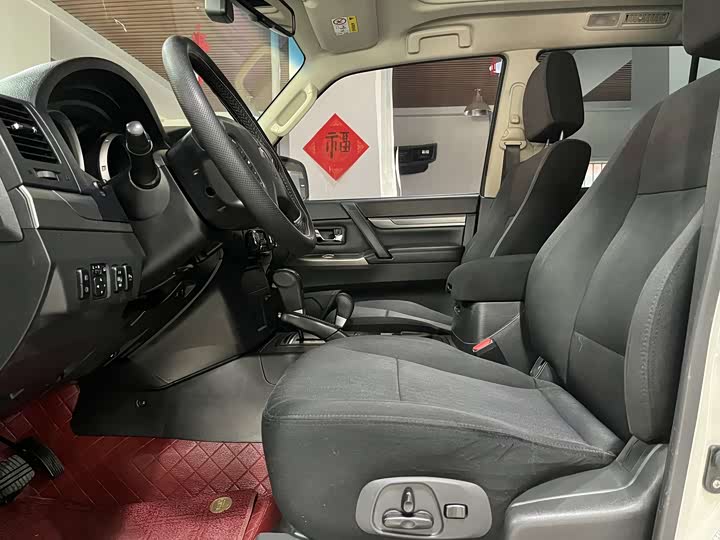 Фото 5 - Mitsubishi Pajero