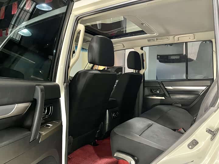 Фото 6 - Mitsubishi Pajero