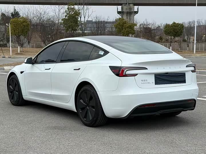 Фото 5 - Tesla Model 3