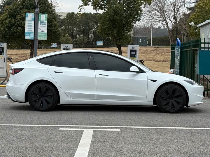 Фото 7 - Tesla Model 3