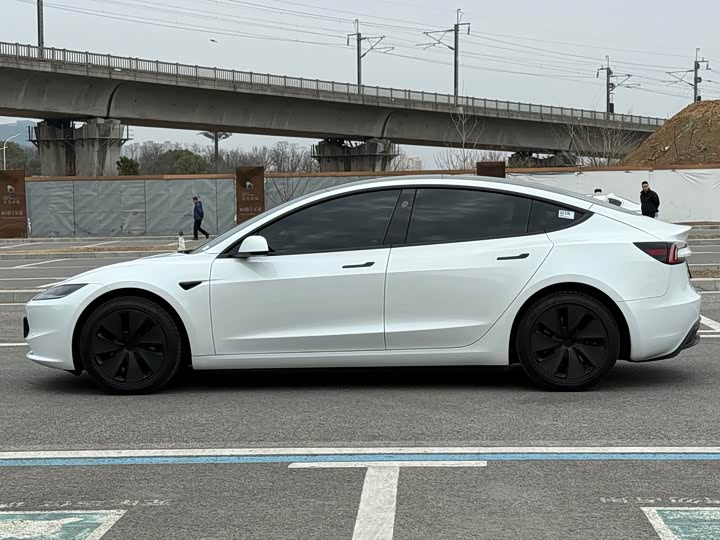 Фото 8 - Tesla Model 3