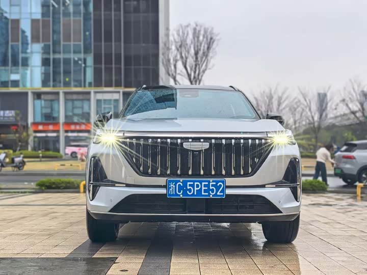 Фото 1 - Geely Atlas L