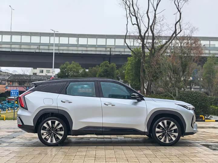 Фото 4 - Geely Atlas L