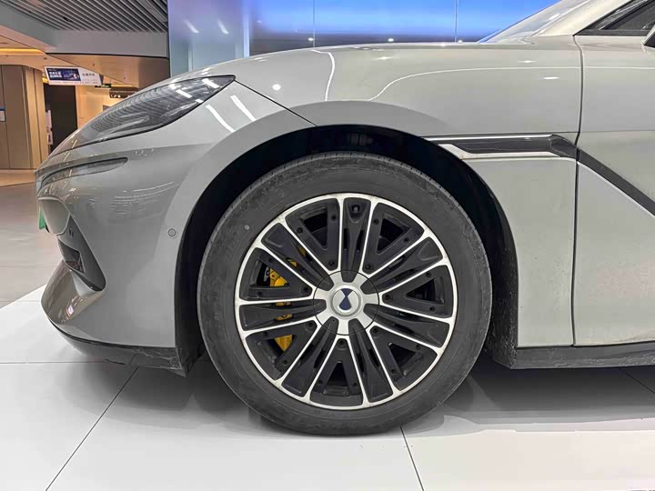 Photo 5 - Denza Z9GT