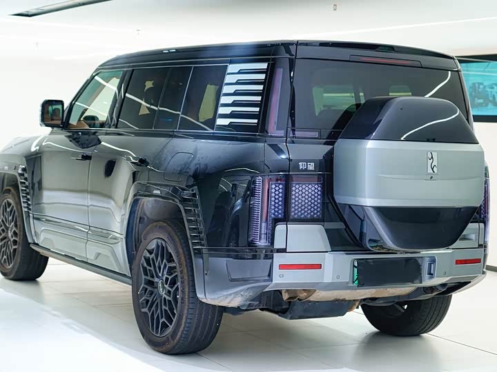 Фото 3 - BYD Yangwang U8