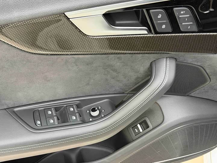 Фото 4 - Audi S4