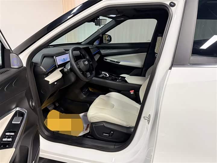 Фото 9 - Geely Atlas