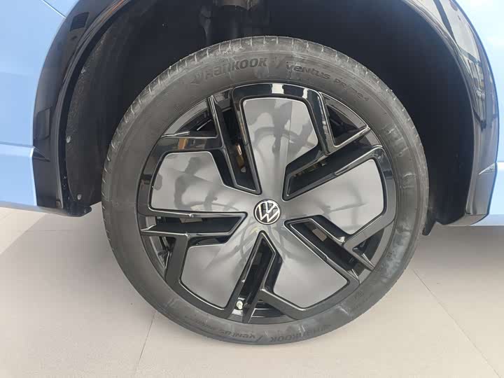 Фото 9 - Volkswagen Tiguan L Pro