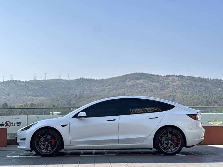 Фото 5 - Tesla Model 3