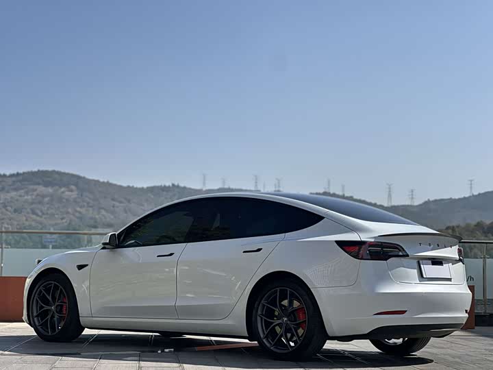 Фото 7 - Tesla Model 3